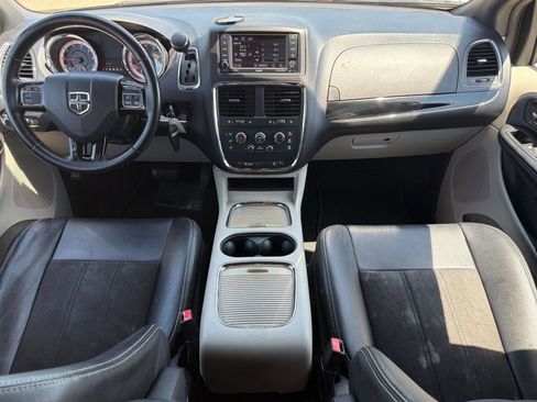 Used 2020 Dodge Grand Caravan SXT FWD image 16