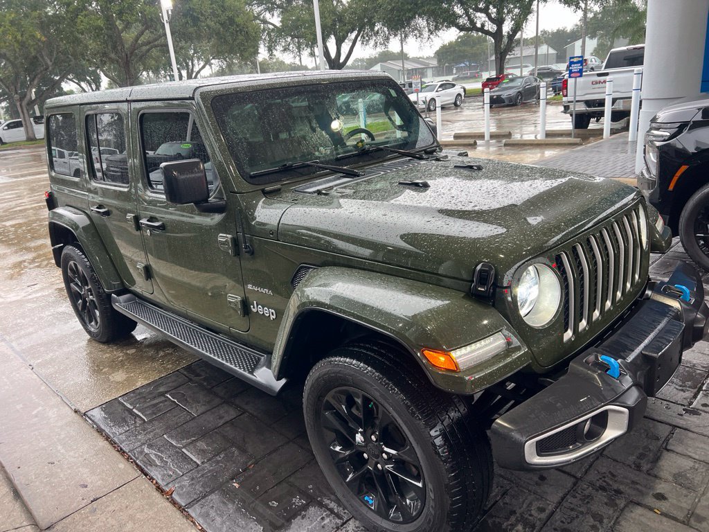 Used 2023 Jeep Wrangler Unlimited Sahara w/ Cold Weather Group AWD/4WD image 2