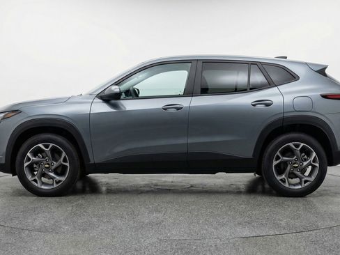 Used 2025 Chevrolet Trax LT FWD image 5