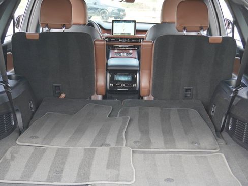 Used 2021 Lincoln Aviator Reserve w/ Equipment Group 201A image 39