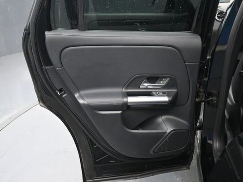 Used 2025 Mercedes-Benz GLA 250 4MATIC image 9