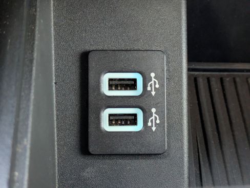 Used 2019 Ford F250 Lariat w/ Chrome Package image 25