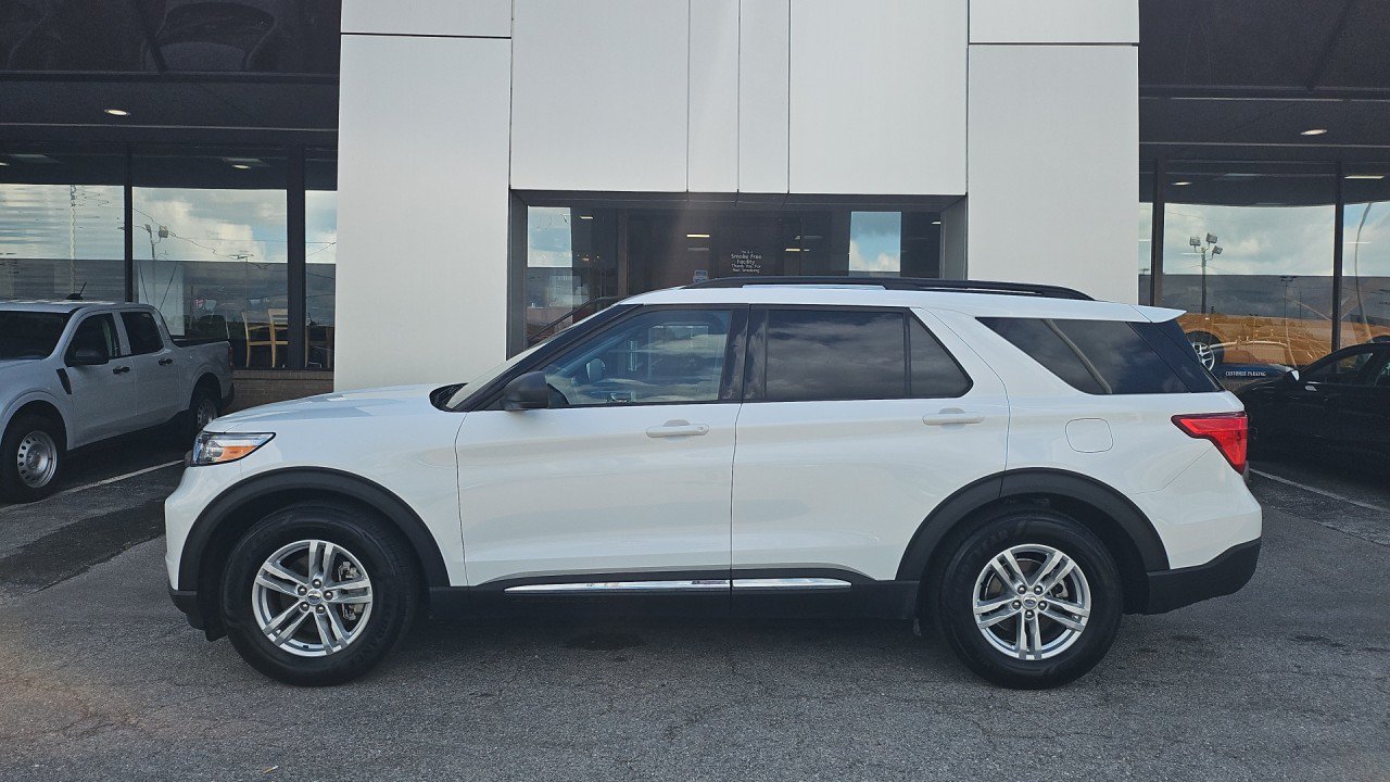 Used 2023 Ford Explorer XLT w/ Equipment Group 202A RWD image 2