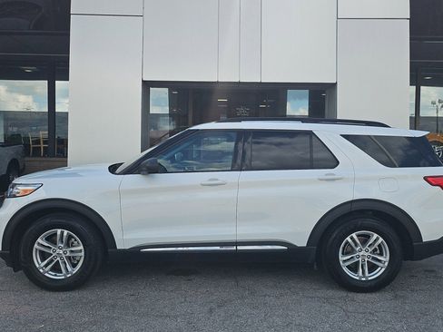 Used 2023 Ford Explorer XLT w/ Equipment Group 202A RWD image 2