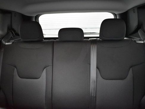 Used 2023 Jeep Renegade Latitude AWD/4WD image 21