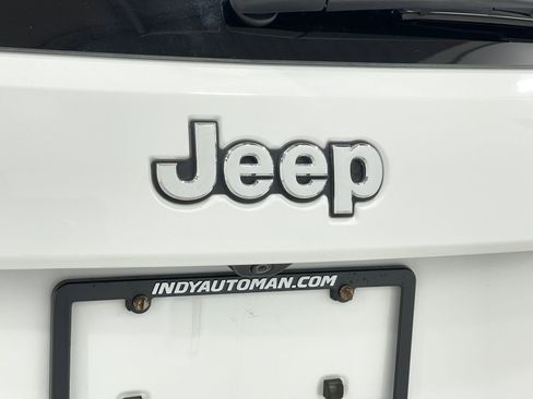 Used 2016 Jeep Grand Cherokee SRT image 38