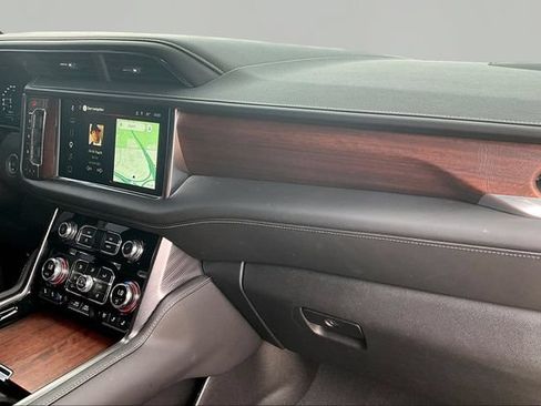 Used 2024 GMC Yukon Denali Ultimate AWD/4WD image 16
