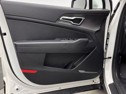 Used 2024 Kia Sportage LX image 10