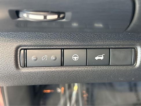 Used 2023 Nissan Pathfinder SL AWD/4WD image 14