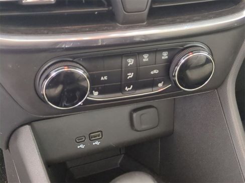 Used 2024 Buick Encore GX Preferred w/ Comfort Package image 11