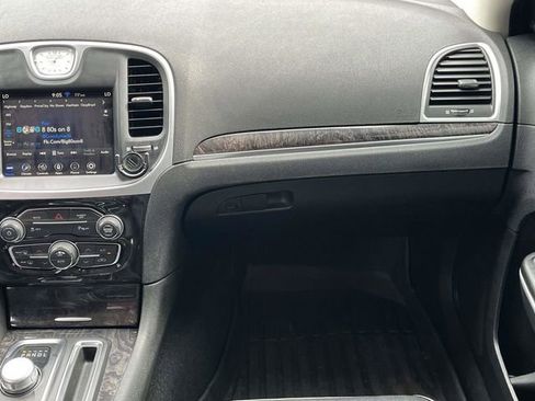 Used 2023 Chrysler 300 Touring L w/ Comfort Group RWD image 18