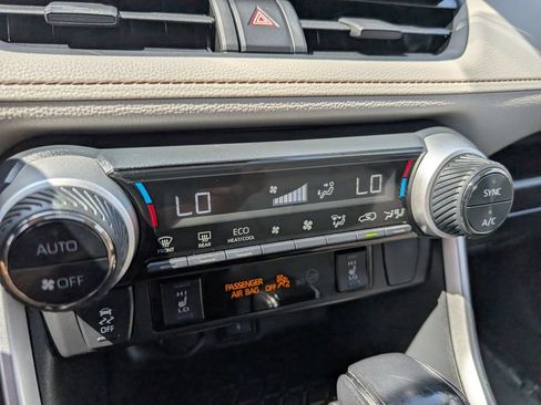 Used 2021 Toyota RAV4 XLE w/ Convenience Package AWD/4WD image 23
