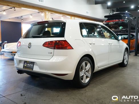 Used 2017 Volkswagen Golf SE image 4
