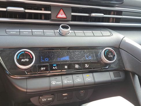 Certified 2024 Hyundai Elantra SEL FWD image 17
