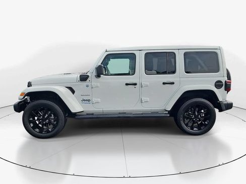 Used 2022 Jeep Wrangler Unlimited Sahara w/ Cold Weather Group AWD/4WD image 8