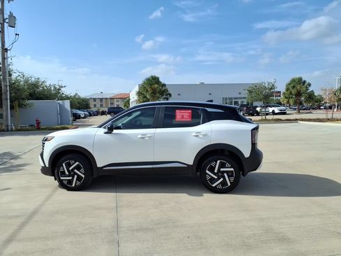 Used 2026 Nissan Kicks SV FWD image 2