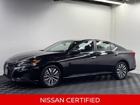 Certified 2025 Nissan Altima 2.5 SV FWD image 1