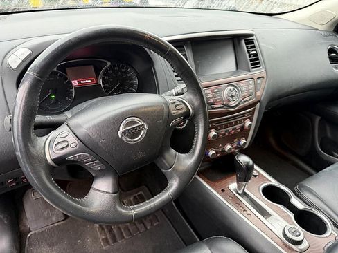 Used 2017 Nissan Pathfinder Platinum w/ Cargo Package image 6