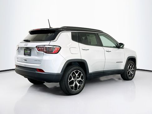 Used 2025 Jeep Compass Limited image 9