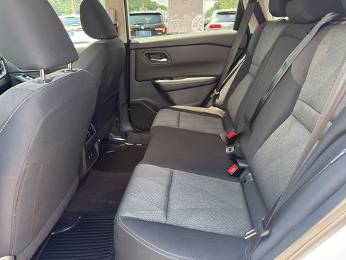 Used 2024 Nissan Rogue SV FWD image 11