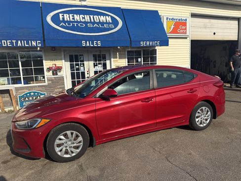 Used 2018 Hyundai Elantra SE image 2