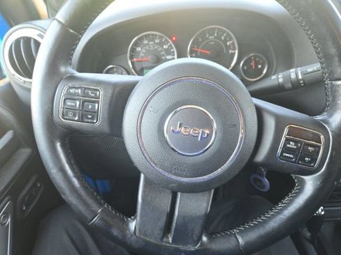 Used 2011 Jeep Wrangler Unlimited Sahara w/ Dual Top Group AWD/4WD image 4