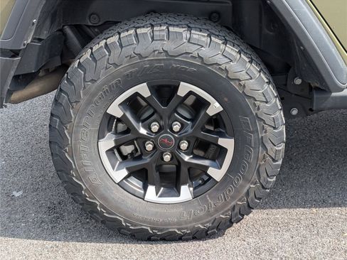 Used 2025 Jeep Wrangler Unlimited Rubicon AWD/4WD image 9