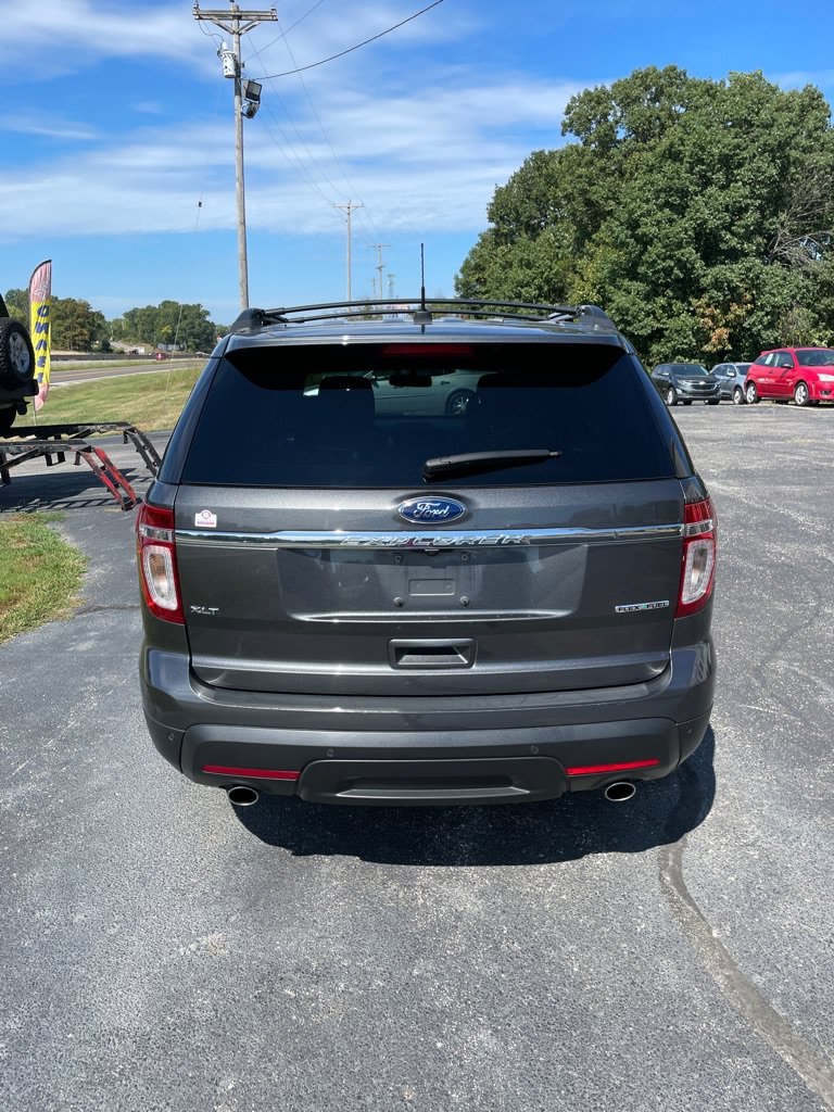 Used 2015 Ford Explorer XLT w/ Equipment Group 202B FWD image 4