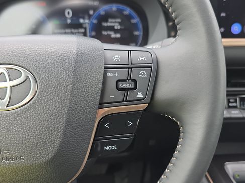 Used 2026 Toyota Crown AWD/4WD image 17