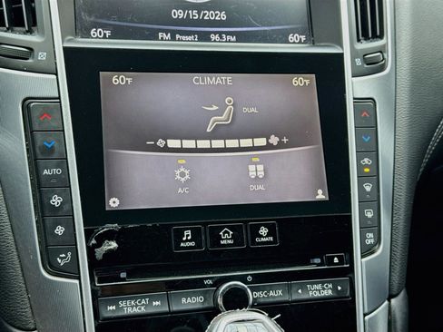 Used 2017 INFINITI Q60 2.0t w/ Moonroof Package RWD image 12