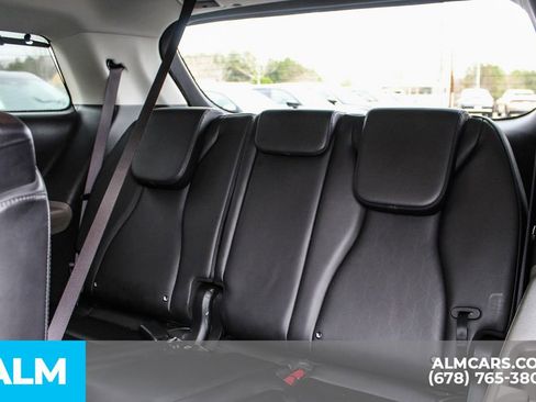 Used 2025 Kia Carnival EX image 19