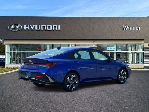Certified 2025 Hyundai Elantra Sport FWD image 4