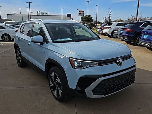 New 2026 Volkswagen Taos SE AWD/4WD image 3