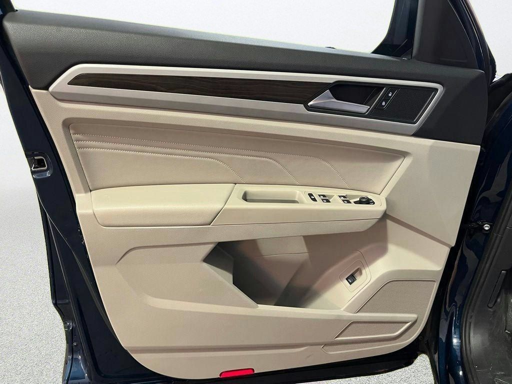 Used 2023 Volkswagen Atlas SE w/ Panoramic Sunroof Package AWD/4WD image 11