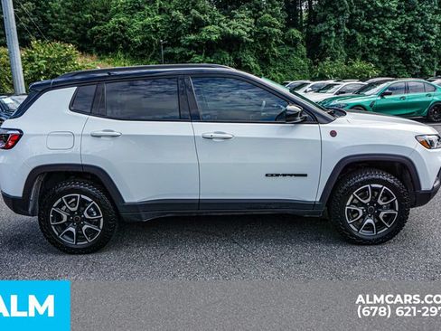 Used 2025 Jeep Compass Trailhawk AWD/4WD image 8
