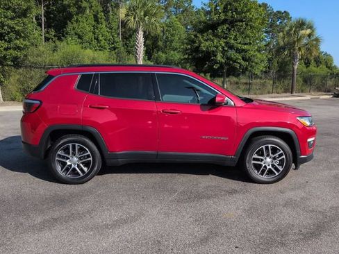 Used 2018 Jeep Compass Latitude FWD image 3