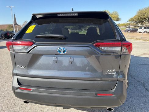 Used 2021 Toyota RAV4 XLE w/ Convenience Package image 6
