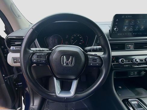 Used 2023 Honda Pilot Touring image 10