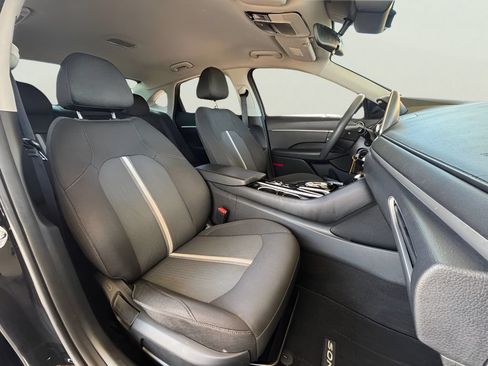 Used 2020 Hyundai Sonata SE FWD image 2