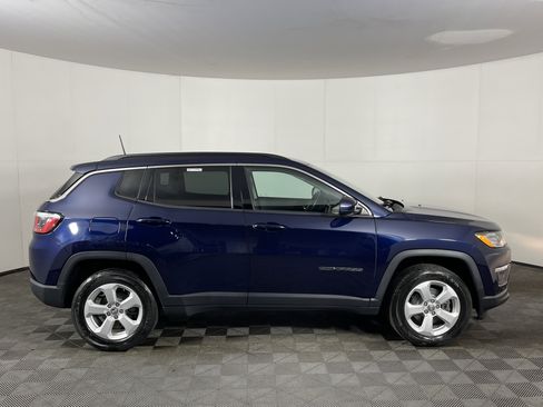 Used 2019 Jeep Compass Latitude w/ Popular Equipment Group image 5