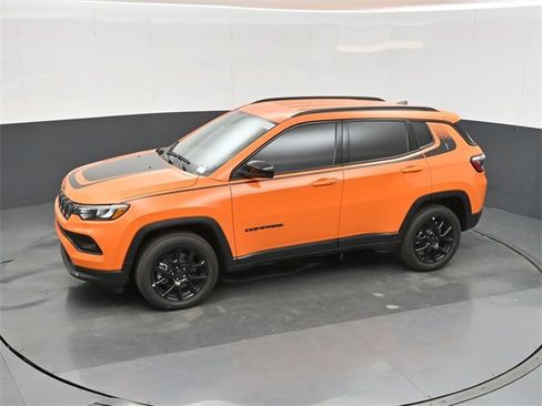 New 2026 Jeep Compass Latitude w/ Mopar Graphics Package image 30
