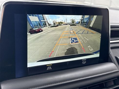 Used 2024 Chevrolet Suburban LT image 13