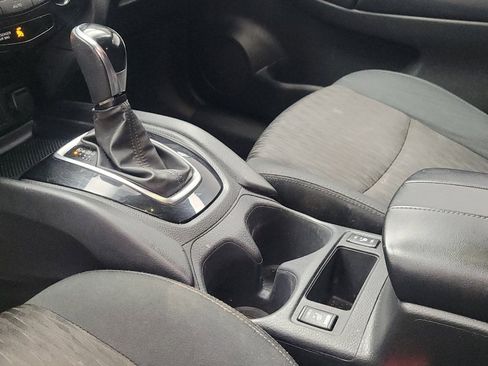 Used 2018 Nissan Rogue SV w/ Premium Package FWD image 26