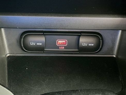 Used 2020 Kia Soul LX FWD image 17