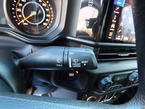 Used 2025 Jeep Gladiator Sport image 36