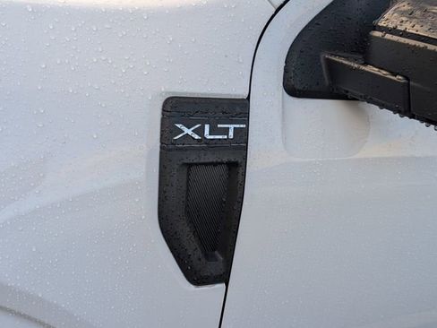 New 2026 Ford Maverick XLT w/ XLT Luxury Package FWD image 5