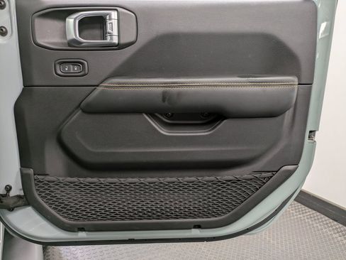 Used 2024 Jeep Wrangler Sahara image 27