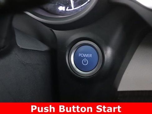 Used 2024 Toyota Sienna LE image 5