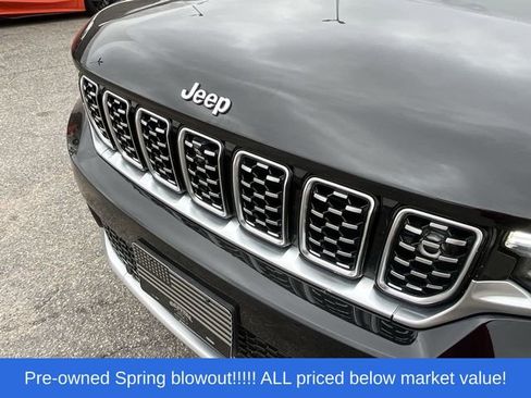 Used 2022 Jeep Grand Cherokee Summit AWD/4WD image 10