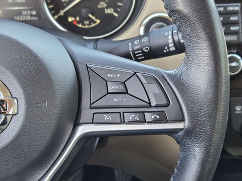 Used 2017 Nissan Rogue SL image 35